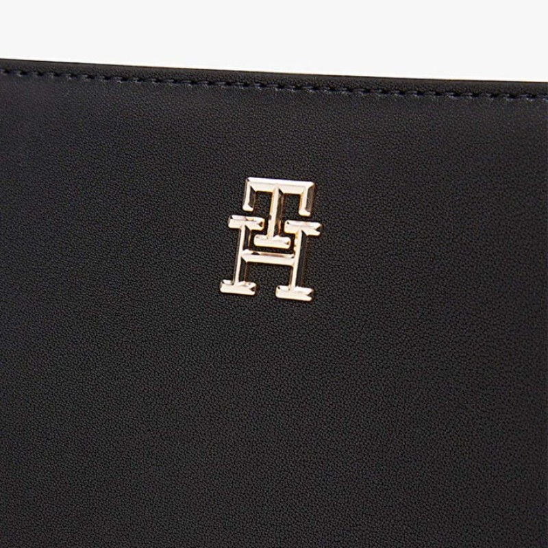 Elden Taksitle TOMMY HILFIGER KADIN ÇANTA SS25 AW0AW17229BDS