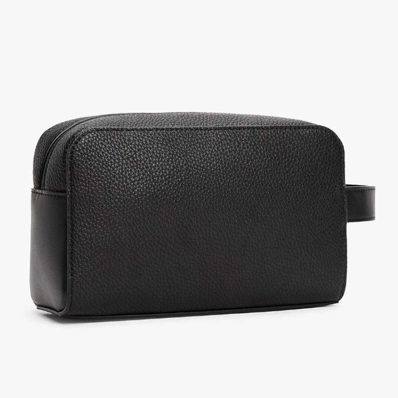 Elden Taksitle TOMMY HILFIGER SİYAH ERKEK ÇANTA SS25 TH MONOGRAM WASHBAG AM0AM13255BDS