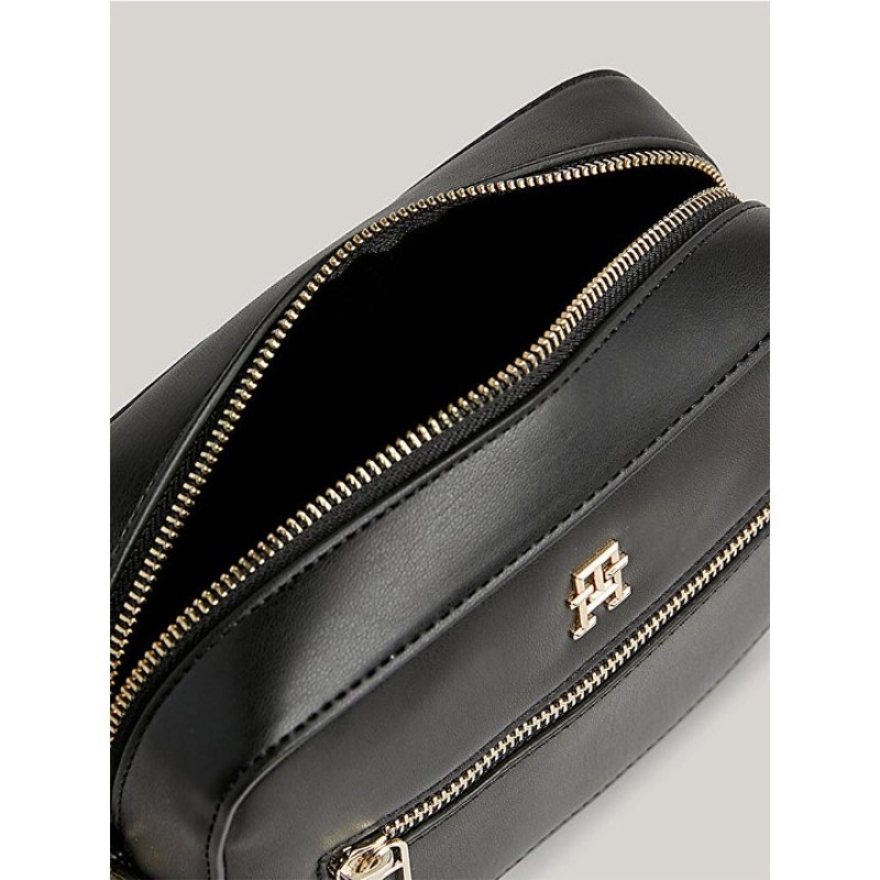 Elden Taksitle TOMMY HILFIGER SİYAH KADIN ÇANTA SS25 ICONIC TOMMY CAMERA CORP AW0AW15864BDS