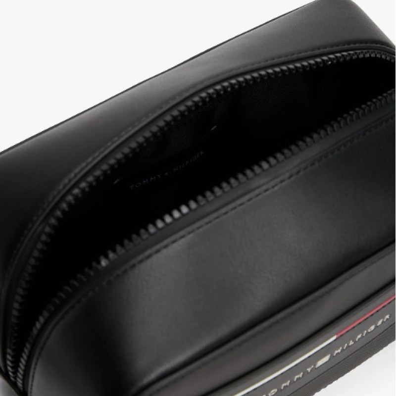 Elden Taksitle TOMMY HILFIGER SİYAH ERKEK ÇANTA SS25 TH FOUNDATION WASHBAG AM0AM13235BDS
