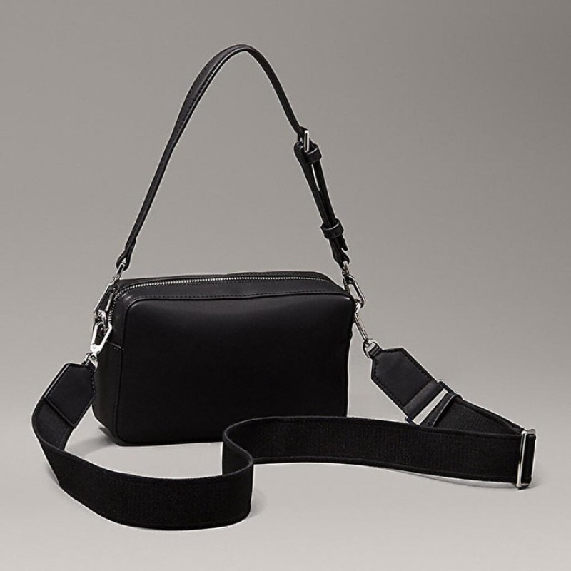 Elden Taksitle CALVIN CLEIN SİYAH KADIN ÇANTA SS25 CK MUST CONV CAMERA MONO K60K613021BEH