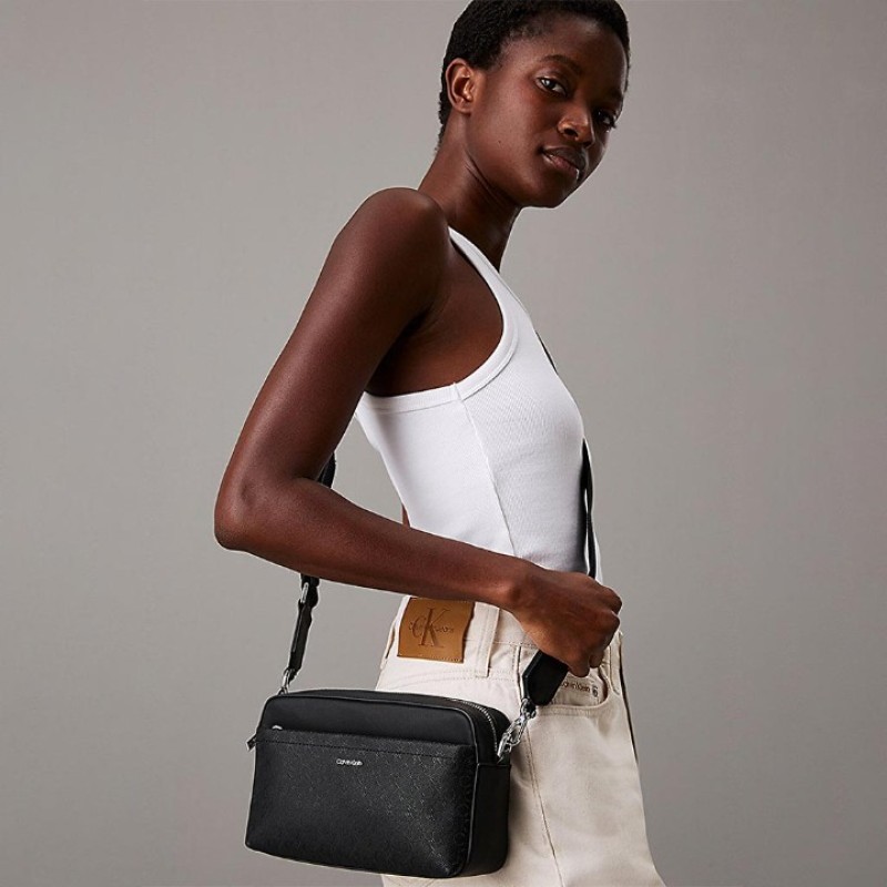 Elden Taksitle CALVIN CLEIN SİYAH KADIN ÇANTA SS25 CK MUST CONV CAMERA MONO K60K613021BEH