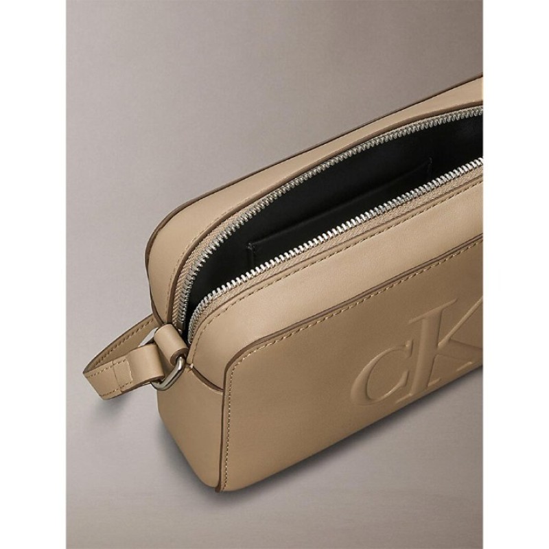 CALVIN CLEIN BEJ KADIN ÇANTA SS25 SCULPTED EW CAMERA LV04K3036GPBF
