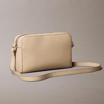 CALVIN CLEIN BEJ KADIN ÇANTA SS25 SCULPTED EW CAMERA LV04K3036GPBF