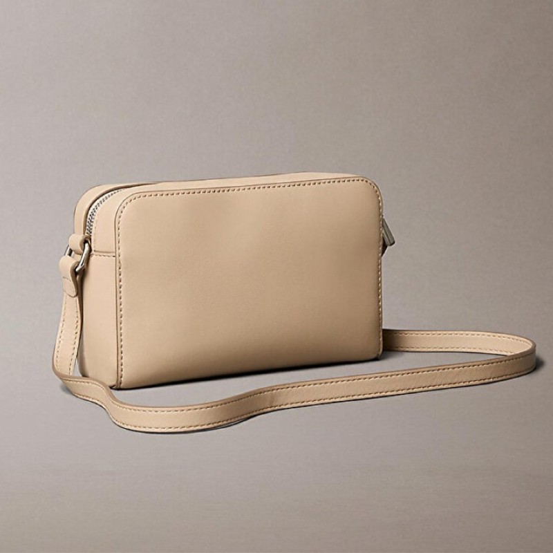 CALVIN CLEIN BEJ KADIN ÇANTA SS25 SCULPTED EW CAMERA LV04K3036GPBF