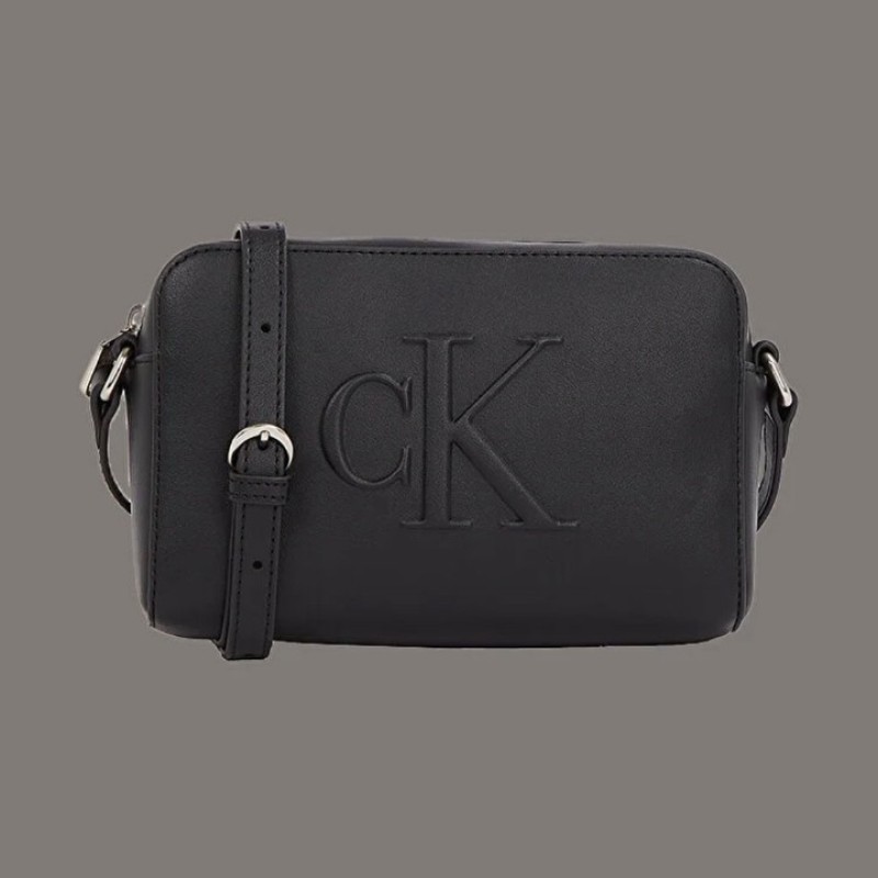 Elden Taksitle CALVIN CLEIN SİYAH KADIN ÇANTA SS25 SCULPTED EW CAMERA LV04K3036GUB1