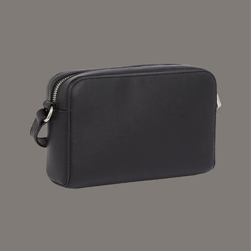 Elden Taksitle CALVIN CLEIN SİYAH KADIN ÇANTA SS25 SCULPTED EW CAMERA LV04K3036GUB1