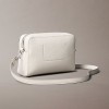 CALVIN CLEIN BEYAZ KADIN ÇANTA SS25 MINIMAL MONOGRAM EW CAMERA LV04K3162GCJH