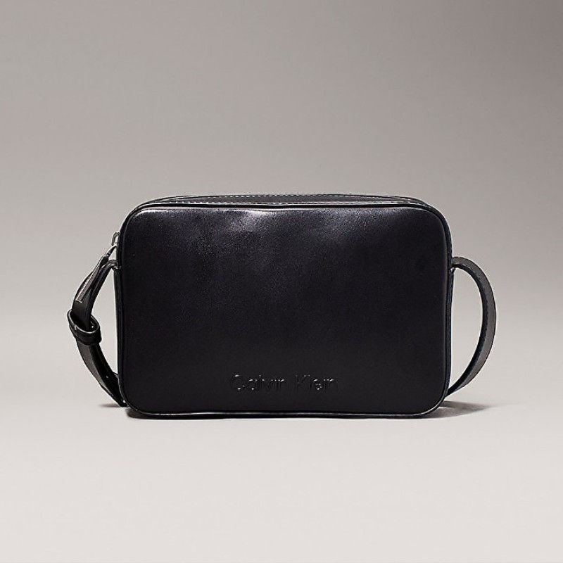 CALVIN CLEIN SİYAH KADIN ÇANTA SS25 EMBOSSED LOGO CAMERA K60K612555BEH