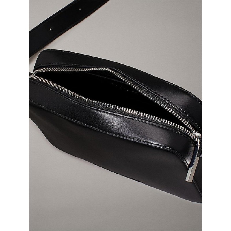 CALVIN CLEIN SİYAH KADIN ÇANTA SS25 EMBOSSED LOGO CAMERA K60K612555BEH