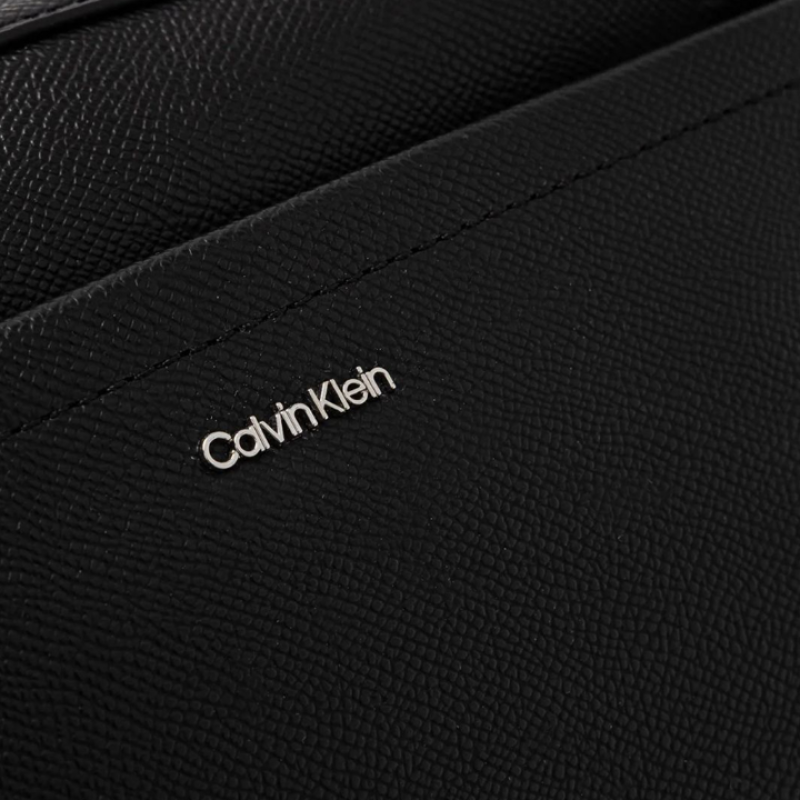 Elden Taksitle CALVIN KLEIN SS25 SİYAH KADIN ÇANTA K60K612802BEH CK MUST CONV CAMERA BAG_CAVIAR  8721107062501