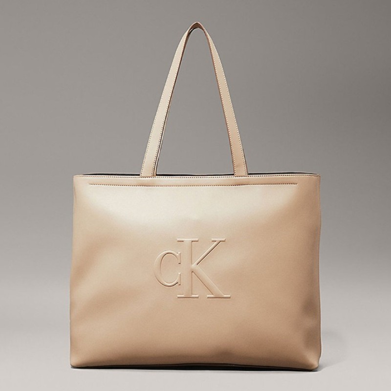 CALVIN CLEIN BEJ KADIN ÇANTA SS25 SCULPTED SLIM TOTE LV04K3070GPBF