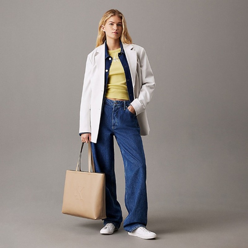 CALVIN CLEIN BEJ KADIN ÇANTA SS25 SCULPTED SLIM TOTE LV04K3070GPBF