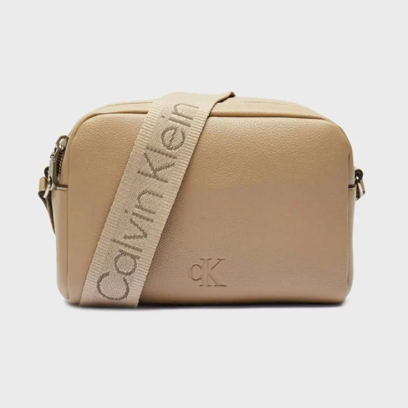 CALVIN CLEIN BEJ KADIN ÇANTA SS25 ULTRALIGHT EW DBLE ZIP CAMERA