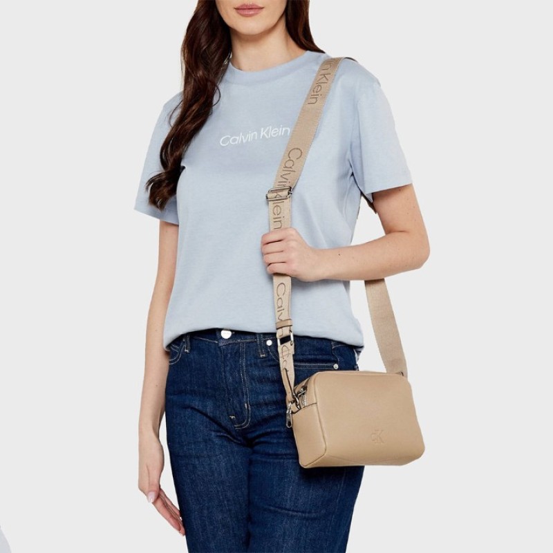 CALVIN CLEIN BEJ KADIN ÇANTA SS25 ULTRALIGHT EW DBLE ZIP CAMERA LV04K3124GPBF